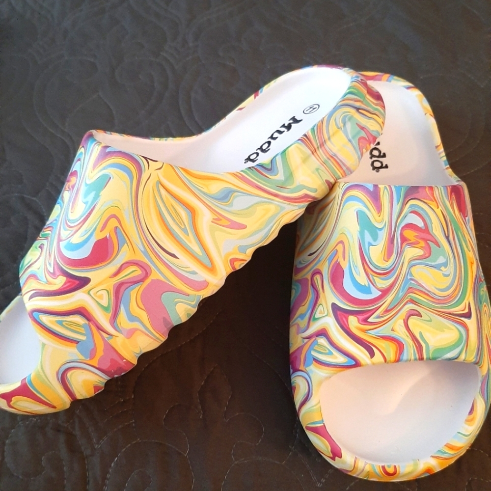 Mudd Rainbow Swirl Slippers